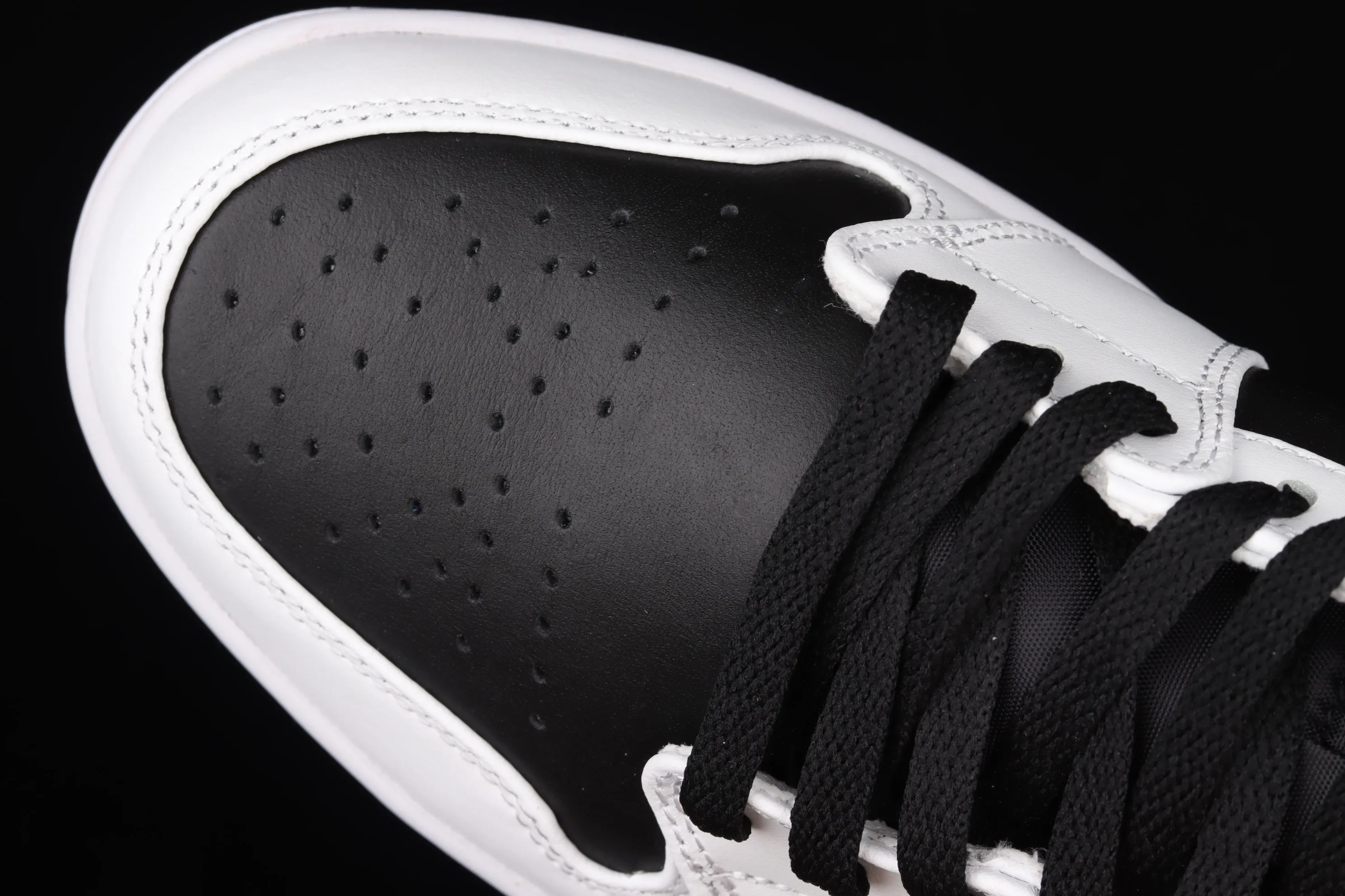 All categories Air Jordan Jordan series basketball shoes Air Jordan 1 Mid Air Jordan 1 Mid SE AJ1 Joe 1 white black gold Zhongbang basketball shoes 554724-190